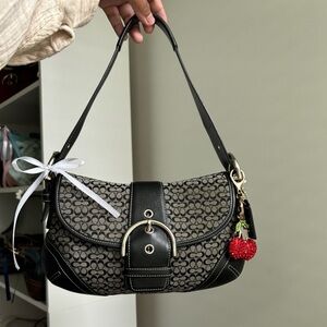Vintage Coach Soho Flap Black and Grey 🍒